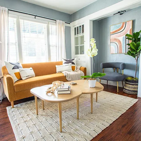 Historic Apt Mins To Beach, Convention Center, Downtown W Free Parking